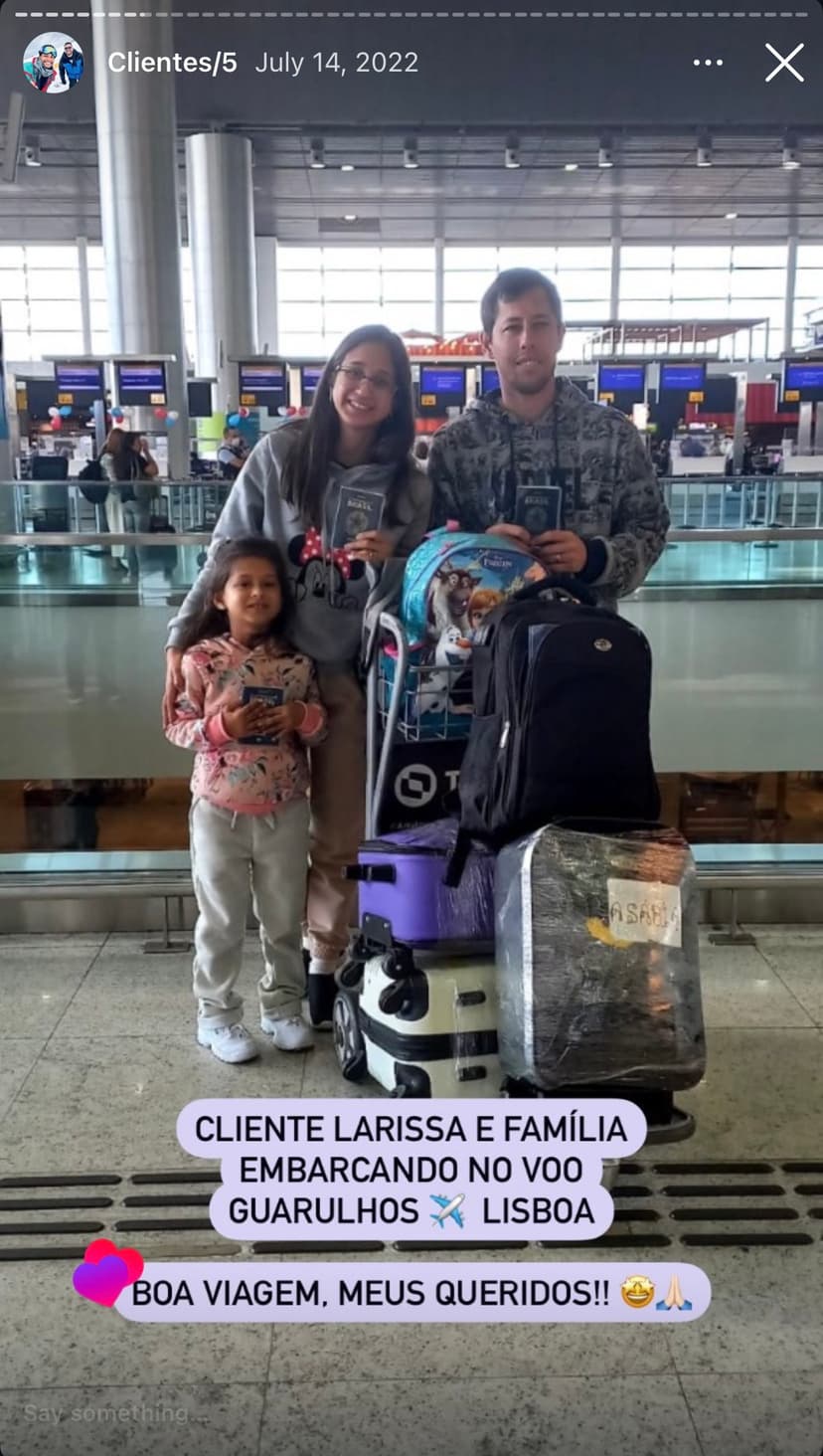 Larissa e família embarcando